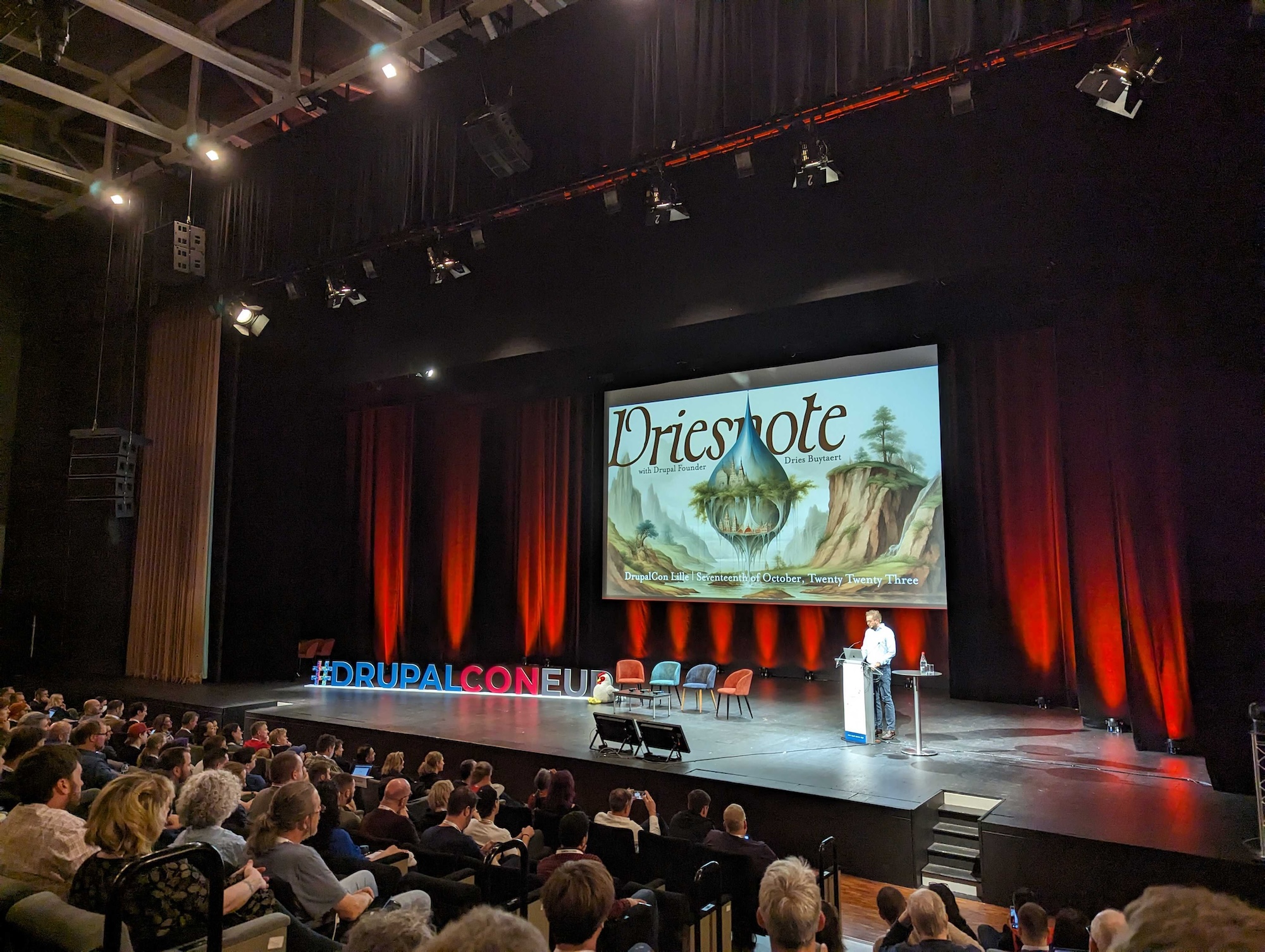 Drie on the stage presenting Driesnote to the auditorium