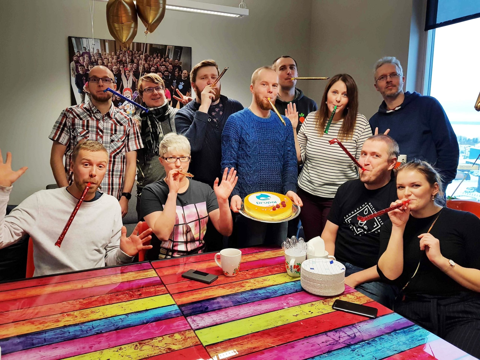 Mearra tiimi juhlii Drupalia