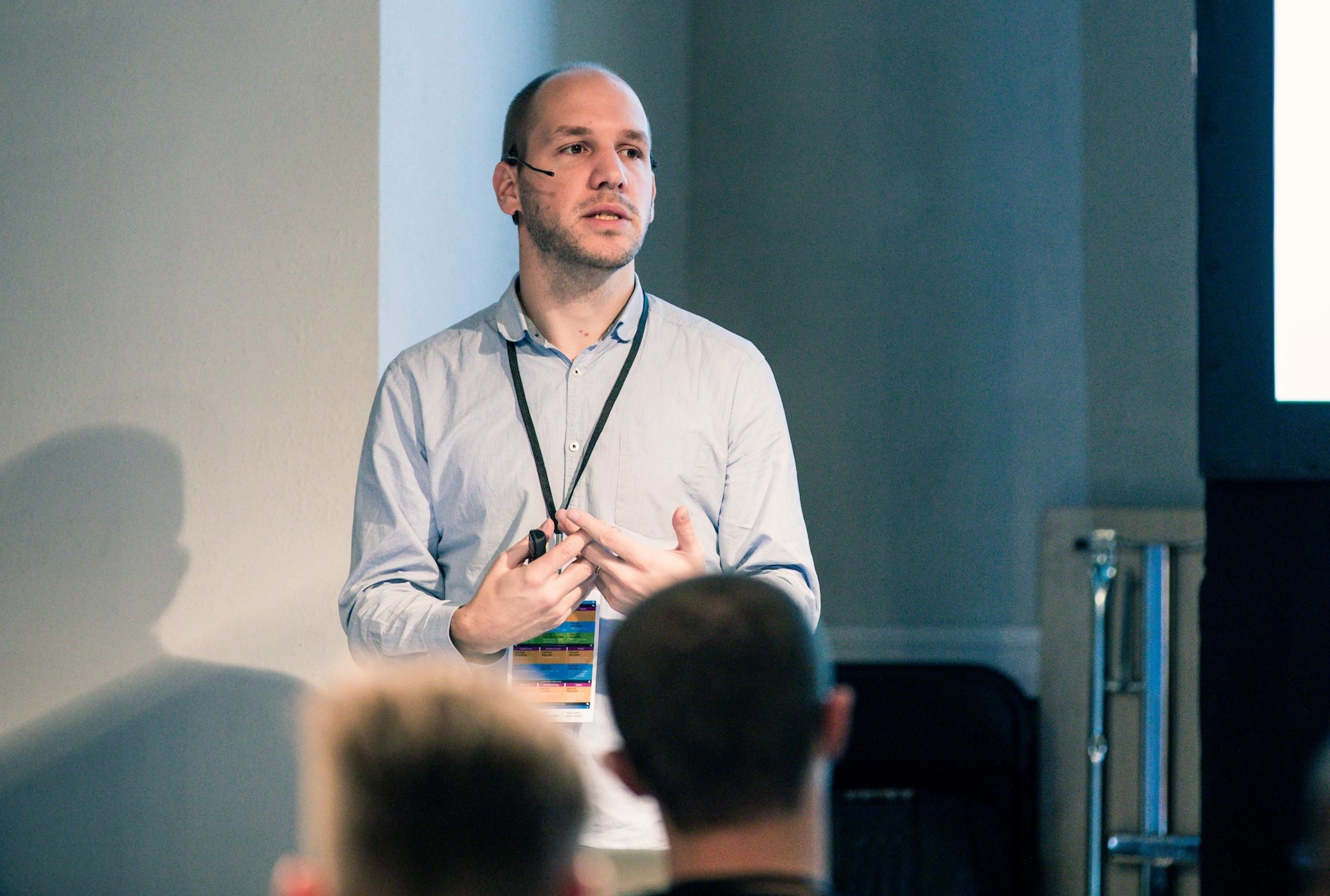 Florian Lorétan puhuu DrupalCamp Baltics 2018 tilaisuudessa